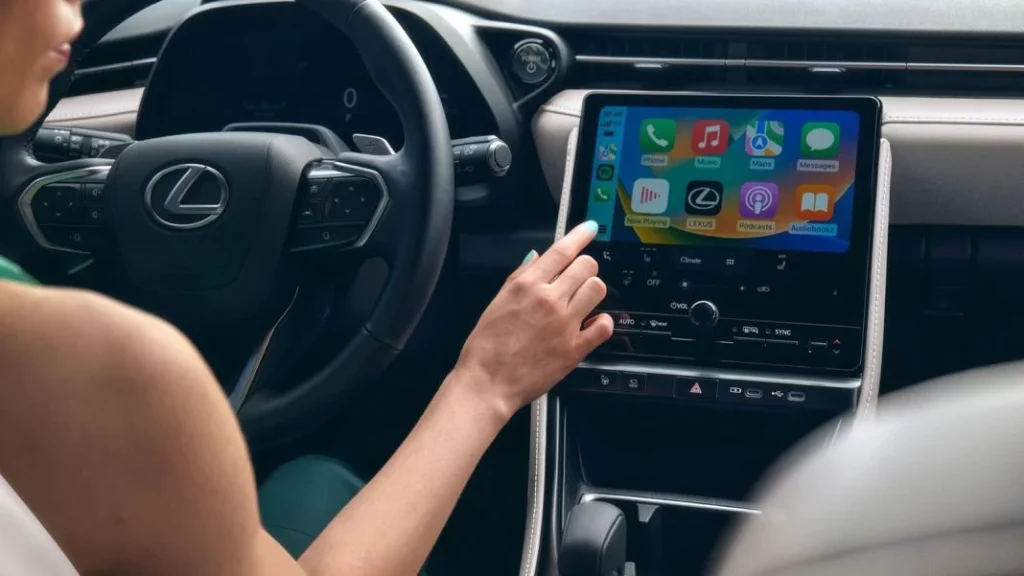 Lexus LBX interior pantalla Motor16