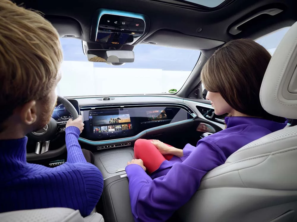 Mercedes y Sony Pictures Entertainment crean el cine sobre ruedas 2 Motor16 Mercedes lleva el cine a sus vehículos