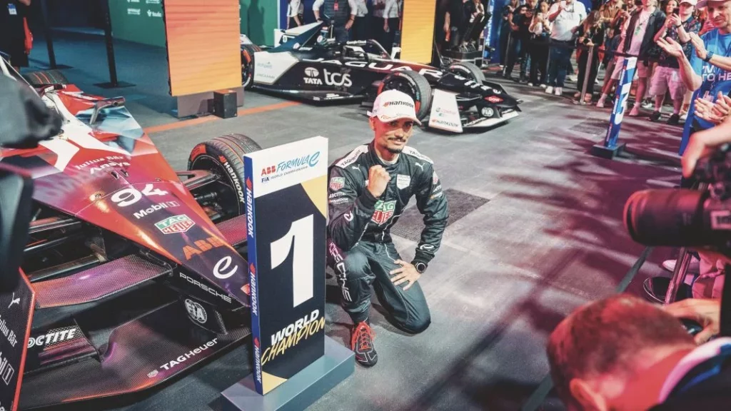 Esto se siente al copilotar el nuevo safety car de la Formula E, el Porsche Taycan Turbo GT 3 Motor16 Porsche Taycan Turbo GT 6 Motor16