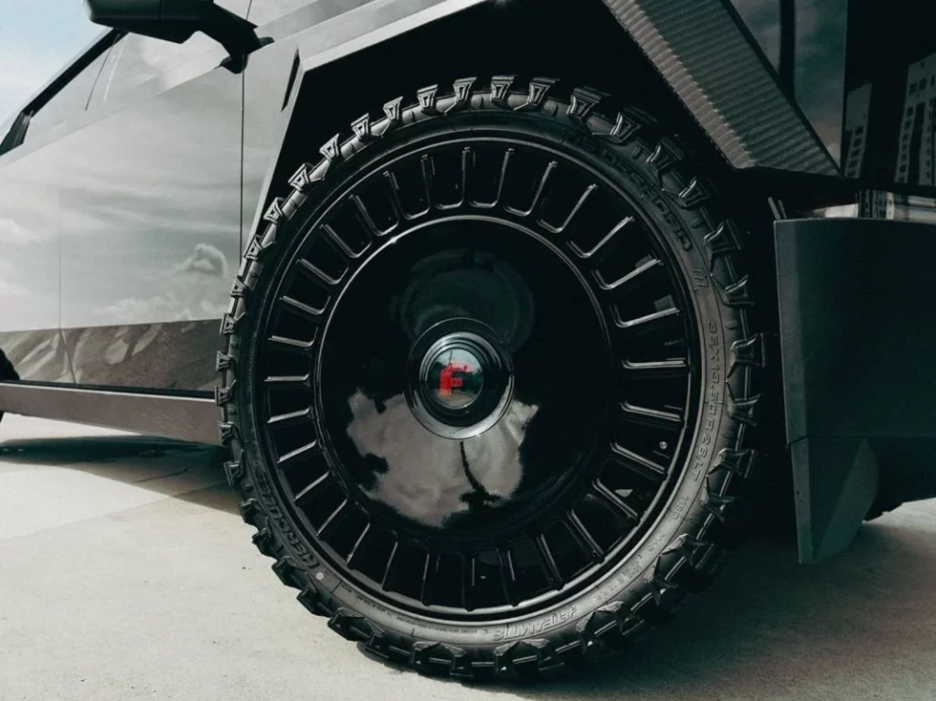El impresionante Tesla Cybertruck repleto de carbono y con llantas de 26 pulgadas que conduce Shaquille O’Neal 2 Motor16 Más detalles del Cybetruck de Shaquille O'Neal