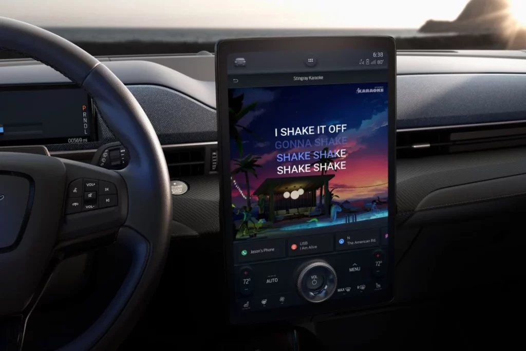 ¿Karaoke en el coche? Hay una marca que ya lo tiene 3 Motor16 StingrayKaraoke Ford MustangMachE 1 Motor16
