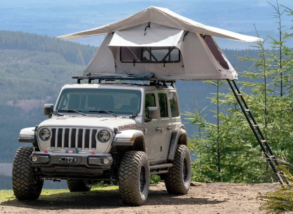 Decathlon rompe el mercado de accesorios camper con esta tienda para el techo de tu furgoneta 39 Motor16 Tienda techo quadratec rove Motor16