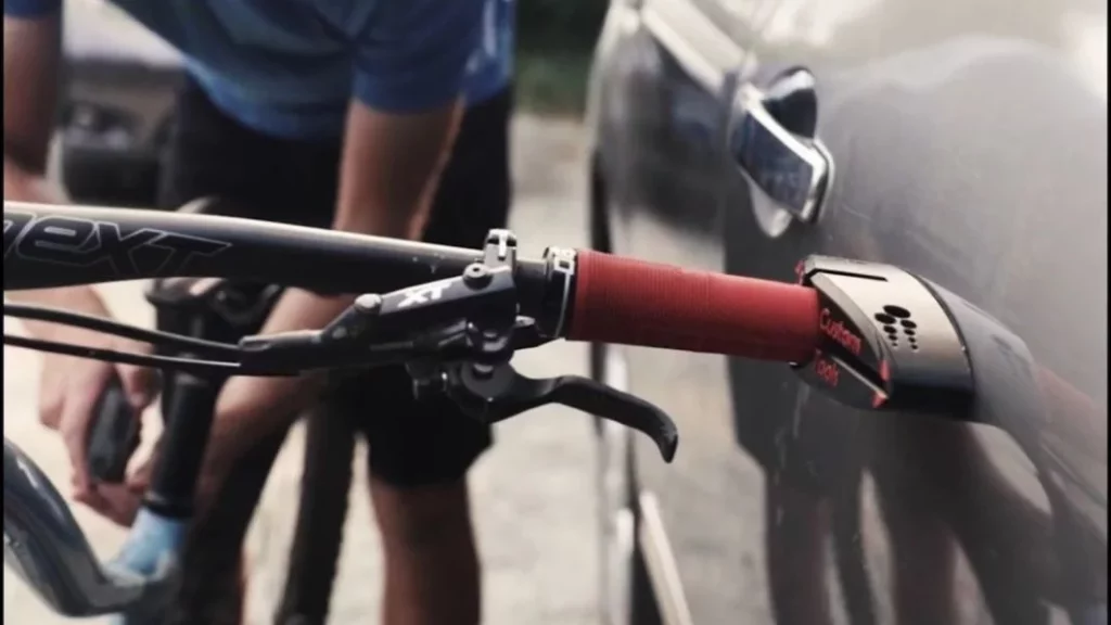 El sencillo accesorio que hará las delicias de los conductores y de los que van en bici por igual 1 Motor16 Más detalles de este gran accesorio