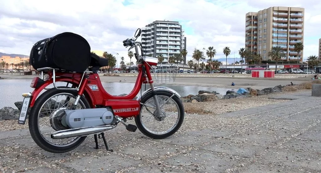 El clásico ciclomotor que se convertirá en cara pieza de colección para circular por las ZBE 128 Motor16 ciclomotor