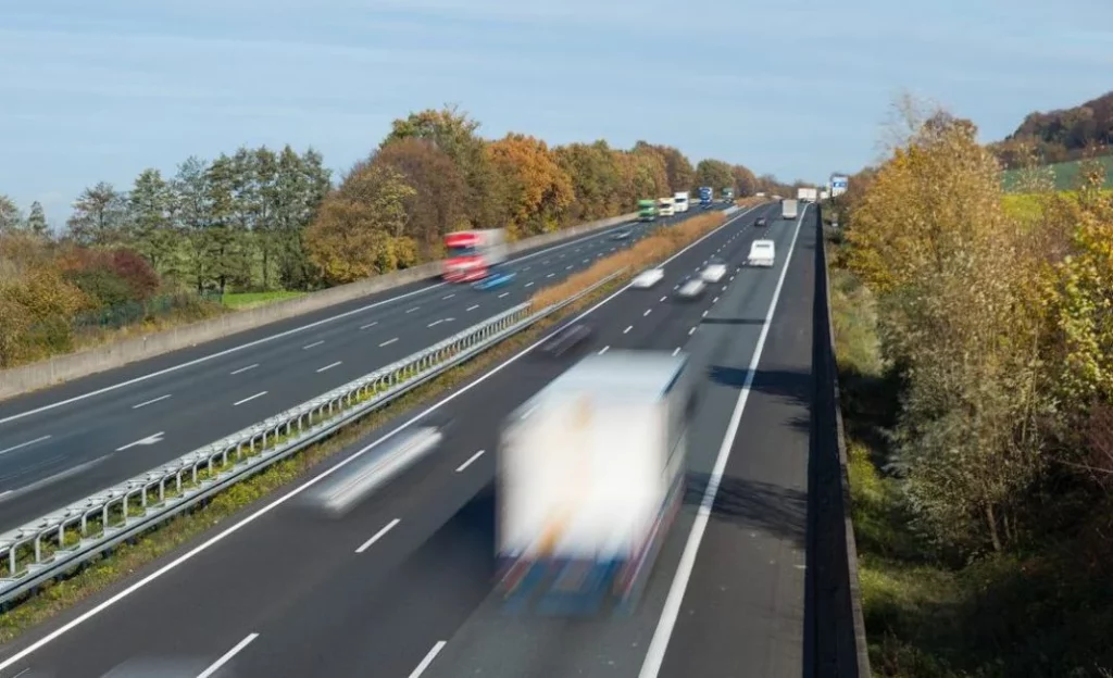 El límite de velocidad que ha enfurecido a los conductores de motos: 40 km/h menos que los coches 37 Motor16 a7 e1615973018728 1080x658 1 Motor16
