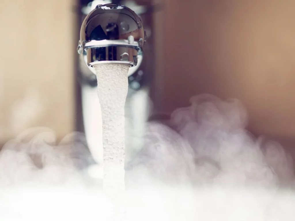 El agua caliente sirve para eliminar las abolladuras en los coches