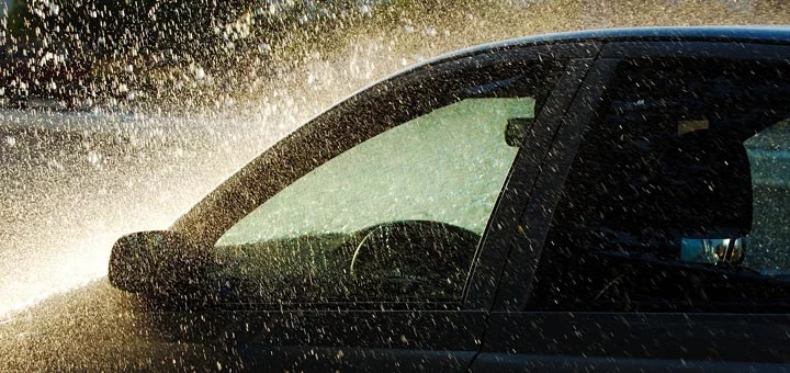 Así debes proteger tu coche de un tren de tormentas 1 Motor16 ¿Qué hacer para proteger a tu coche en una tormenta?