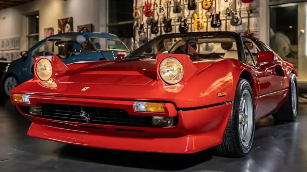 Qué tendrá de especial esta Fender Stratocaster, que si te la compras te regalan un Ferrari 2 Motor16 Una oportunidad única para los amantes del rock y de los coches