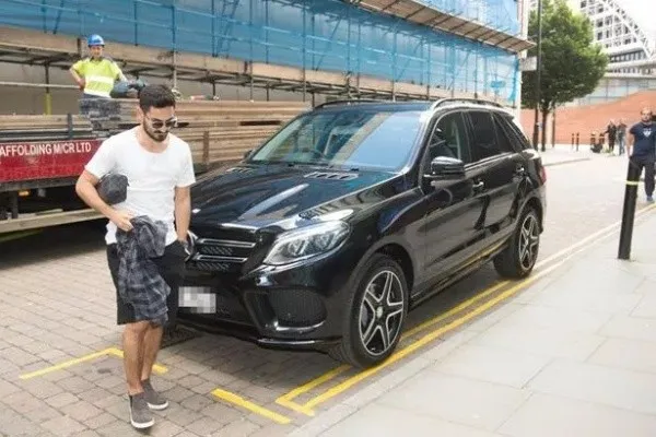 Gündogan disfruta de este coche de 100 mil euros gracias a su salida del Barcelona 2 Motor16 El motivo por el qué Gundogan no podía usar su lujoso Mercedes Benz en Barcelona
