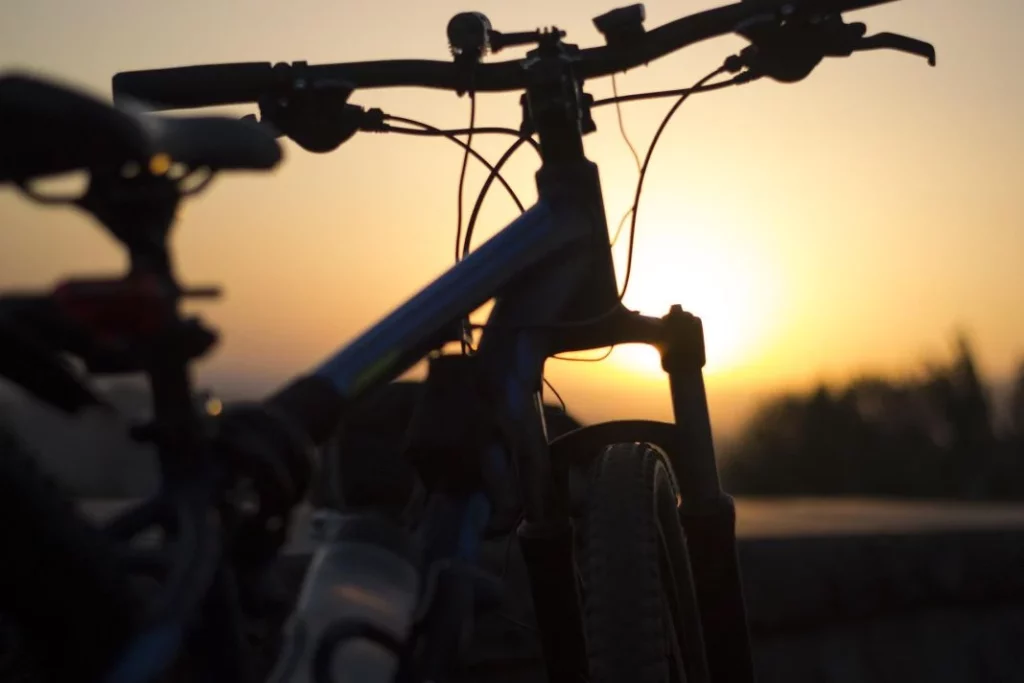 La nueva manera de adelantar a un ciclista que pide la DGT a los conductores 31 Motor16 ciclistas