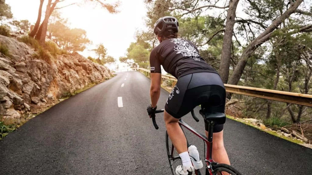 La nueva manera de adelantar a un ciclista que pide la DGT a los conductores 30 Motor16 ciclistas