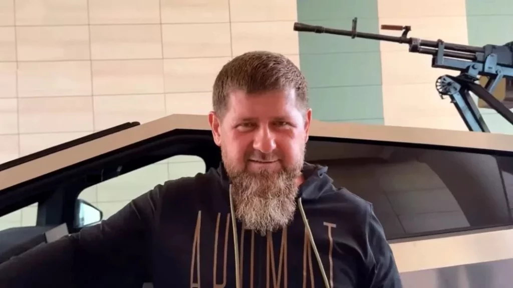 La historia de Elon Musk y el Tesla Cybertruck de Ramzan Kadyrov va a acabar en guerra 1 Motor16 La acusación que le cayó a Elon Musk por parte de Kadryrov