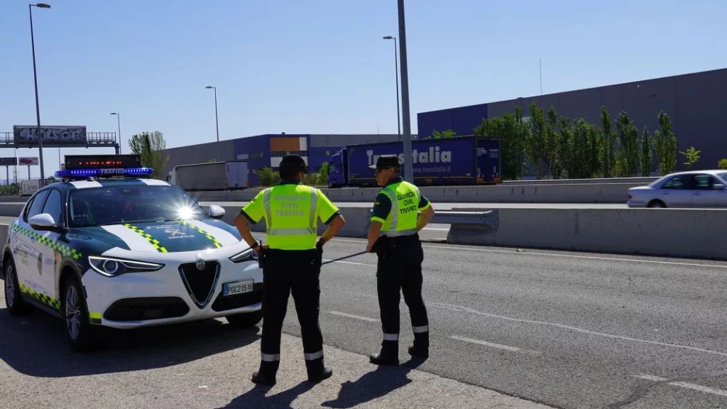 ¿Sabe usted por qué le paro? Si la Guardia Civil te pregunta esto, sólo hay una respuesta correcta 163 Motor16 Guardia Civil