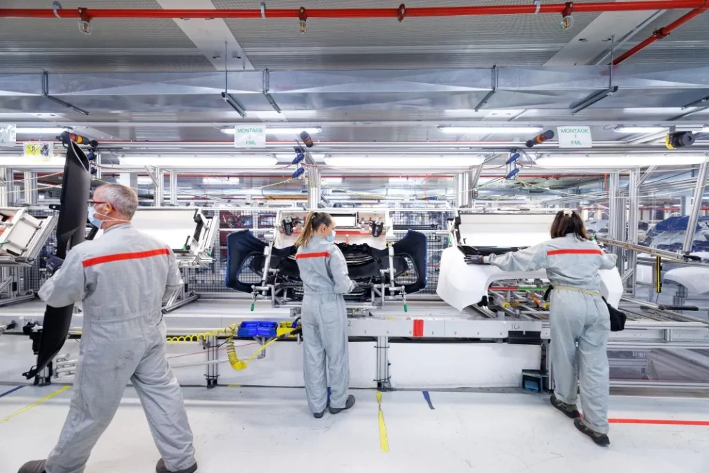 Toyota reduce en un tercio sus planes de producción de coches eléctricos 1 Motor16 Fábrica de Toyota