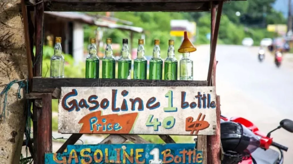 El país en el que se despacha la gasolina en botellas de whisky 1 Motor16 Una oportunidad de negocio en cada esquina