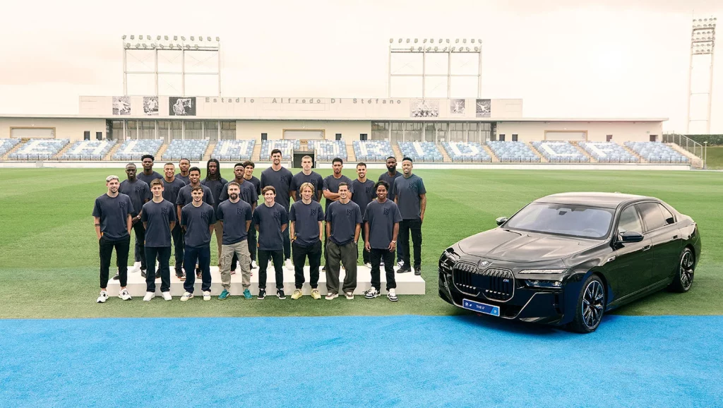 La astronómica suma de euros que cuestan los nuevos BMW que conducen Bellingham, Mbappé o Vinicius 2 Motor16 ¿Quién fue el futbolista que eligió el modelo de BMW más barato?