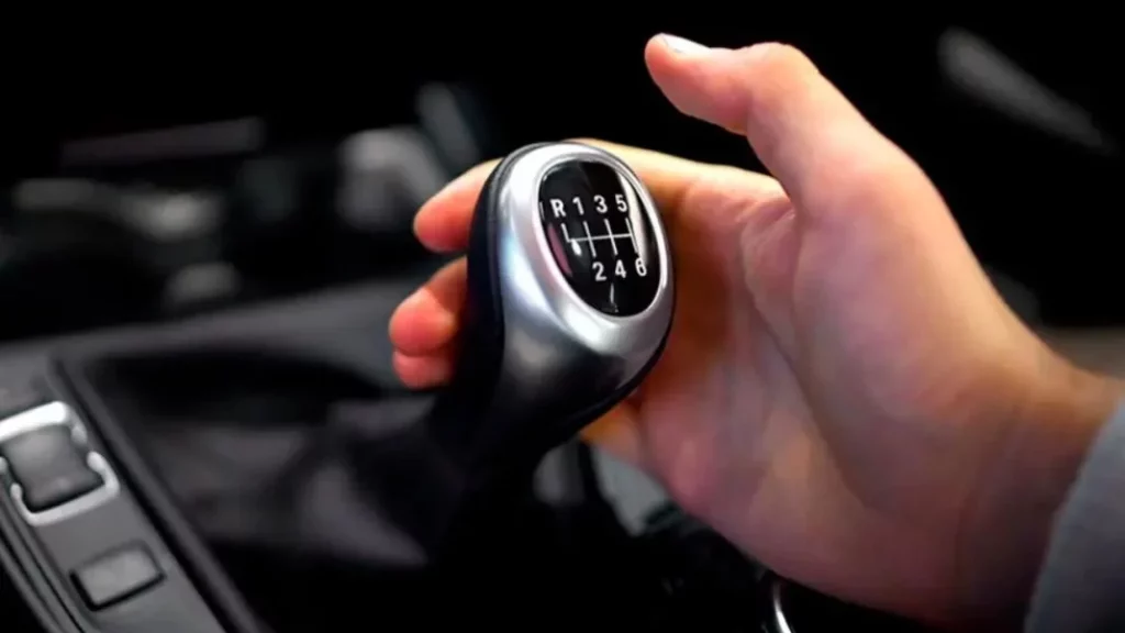 ¿Cuál es el uso correcto de las marchas en un coche?
