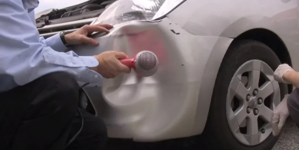 ¿Cómo quitar las abolladuras del coche utilizando el secador de pelo?