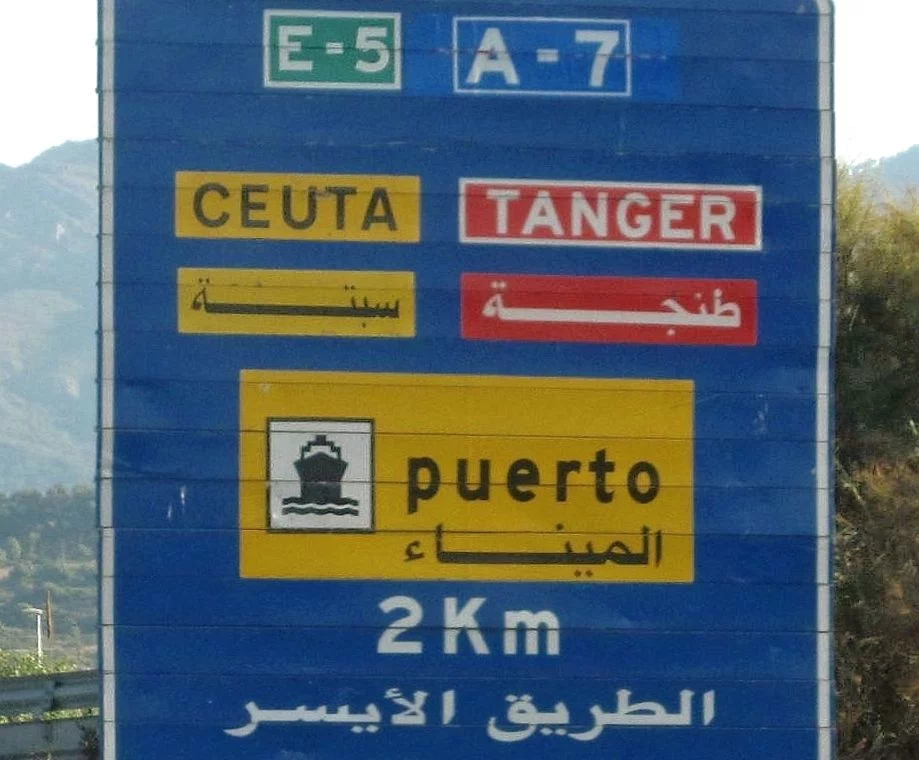 El idioma que está inundando la gran mayoría de las señales de tráfico de nuestras carreteras 54 Motor16 senalizacion arabe 41 copia Motor16