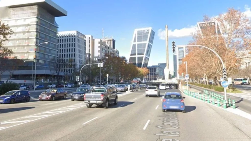 Para qué sirve el supuesto semáforo de luz blanca de Madrid 1 Motor16 ¿Madrid ya tiene su propio semáforo para coches autónomos?