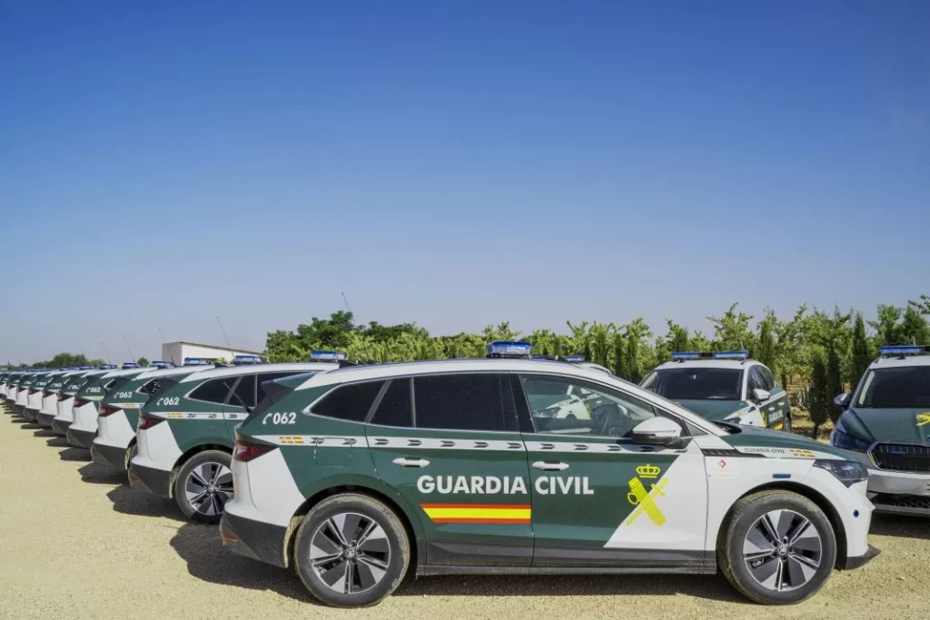 Škoda entrega 90 Enyaq 100% eléctricos a la flota de vehículos de patrulla de la Guardia Civil 2 Motor16 skoda entrega una flota electrica de 90 unidades del enyaq a la guardia civil 1 Motor16
