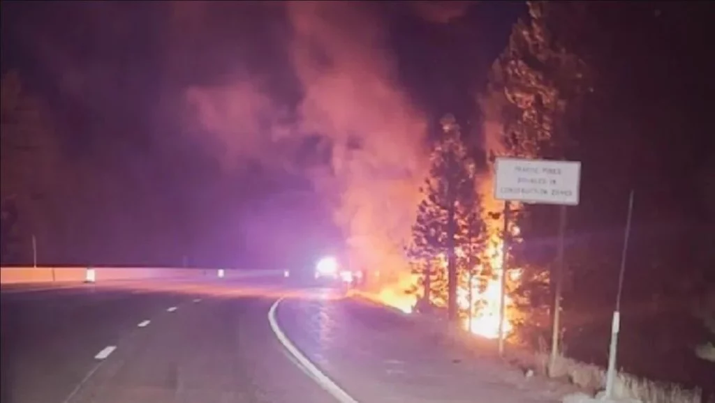Los litros de agua que se ha ‘bebido’ el Tesla Semi que estuvo ardiendo durante 15 horas 1 Motor16 ¿Cuántos litros de agua se necesitaron para apagar el incendio que provocó el Tesla?