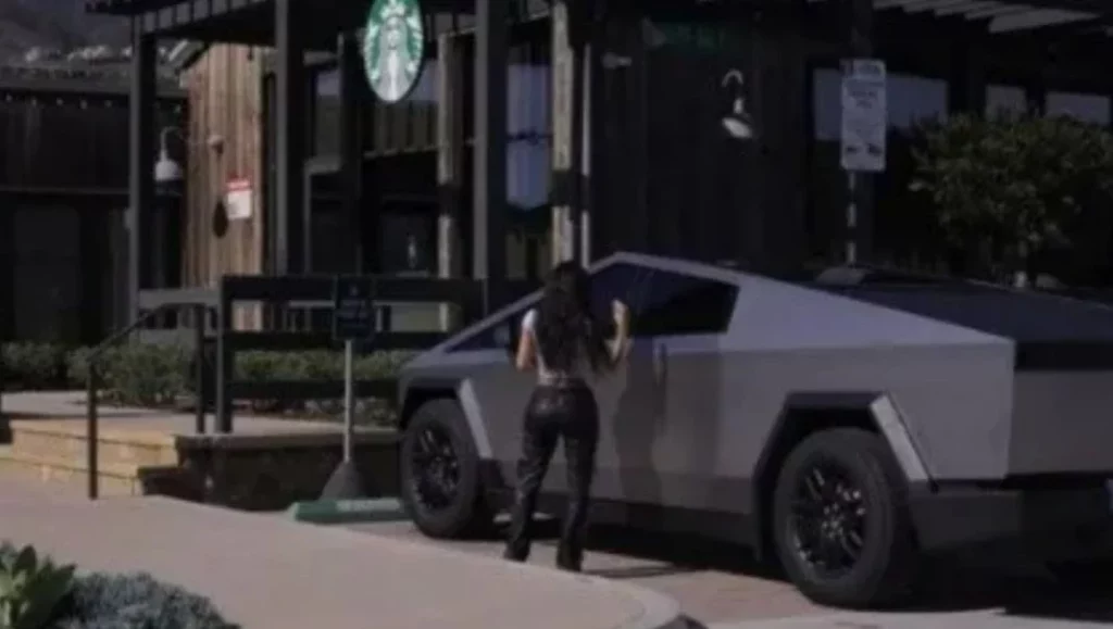 Así de impresionante luce el Tesla Cybertruck de Kim Kardashian 2 Motor16 Otro aspecto clave en el Tesla Cybertruck de Kim Kardashian