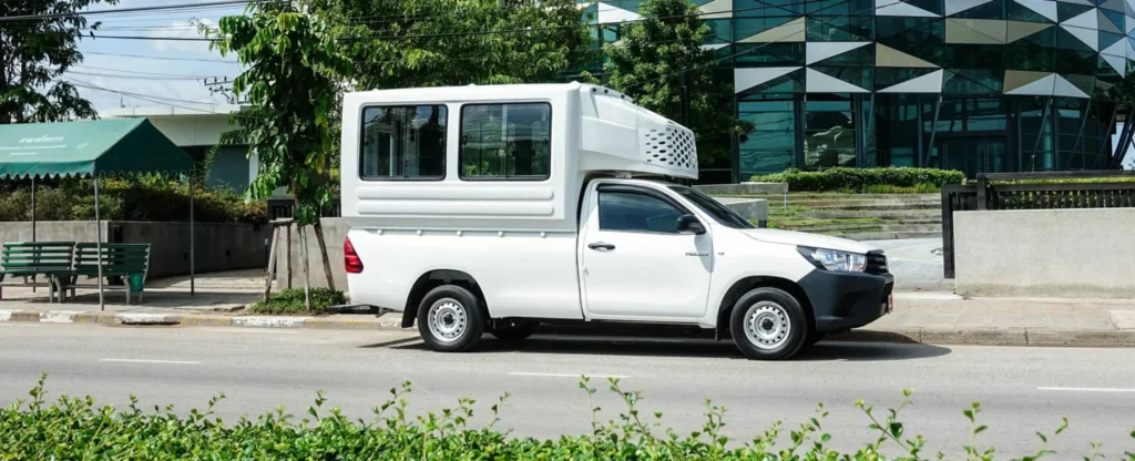 El Toyota Hilux se convierte en un minibús con una célula de quita y pon 35 Motor16 toyota hilix pick up pickup eco bus carryboy 1 Motor16