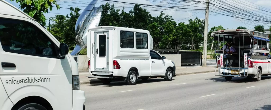 El Toyota Hilux se convierte en un minibús con una célula de quita y pon 36 Motor16 toyota hilix pick up pickup eco bus carryboy 2 Motor16
