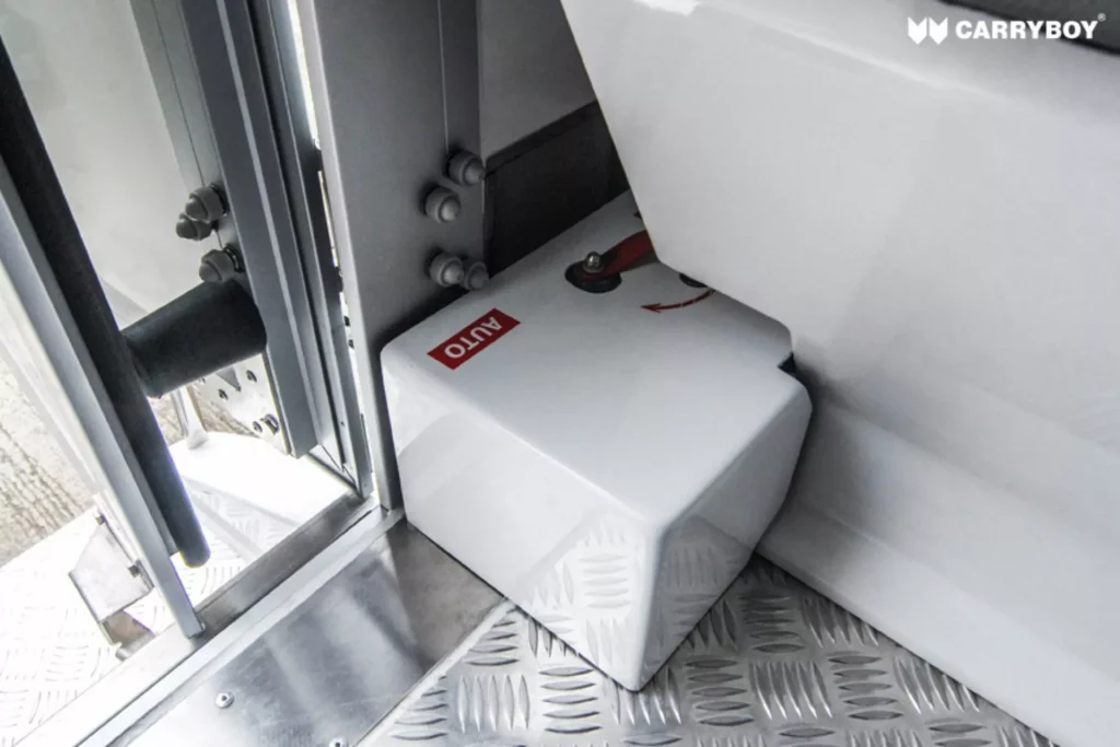El Toyota Hilux se convierte en un minibús con una célula de quita y pon 18 Motor16 toyota hilix pick up pickup eco bus carryboy 24 Motor16