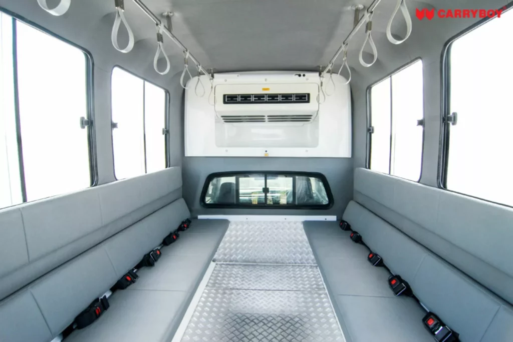 El Toyota Hilux se convierte en un minibús con una célula de quita y pon 3 Motor16 toyota hilix pick up pickup eco bus carryboy 26 Motor16