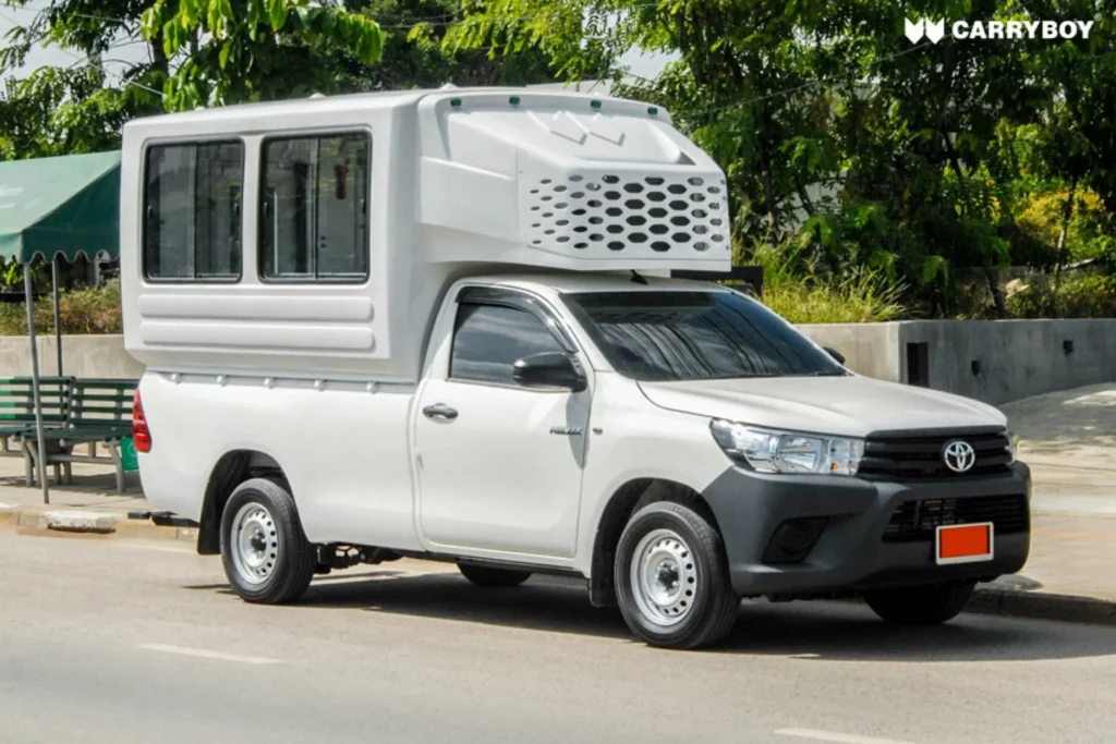 El Toyota Hilux se convierte en un minibús con una célula de quita y pon 1 Motor16 toyota hilix pick up pickup eco bus carryboy 3 Motor16