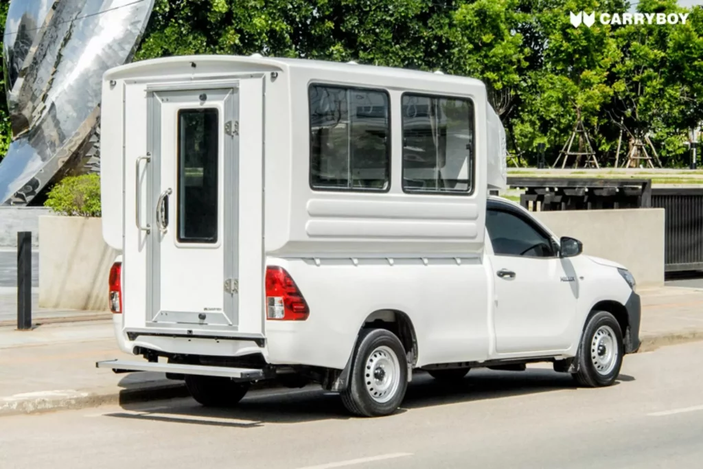El Toyota Hilux se convierte en un minibús con una célula de quita y pon 38 Motor16 toyota hilix pick up pickup eco bus carryboy 4 Motor16