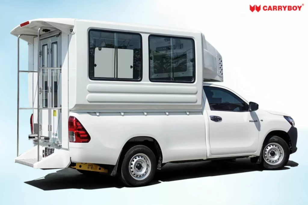 El Toyota Hilux se convierte en un minibús con una célula de quita y pon 33 Motor16 toyota hilix pick up pickup eco bus carryboy 9 Motor16