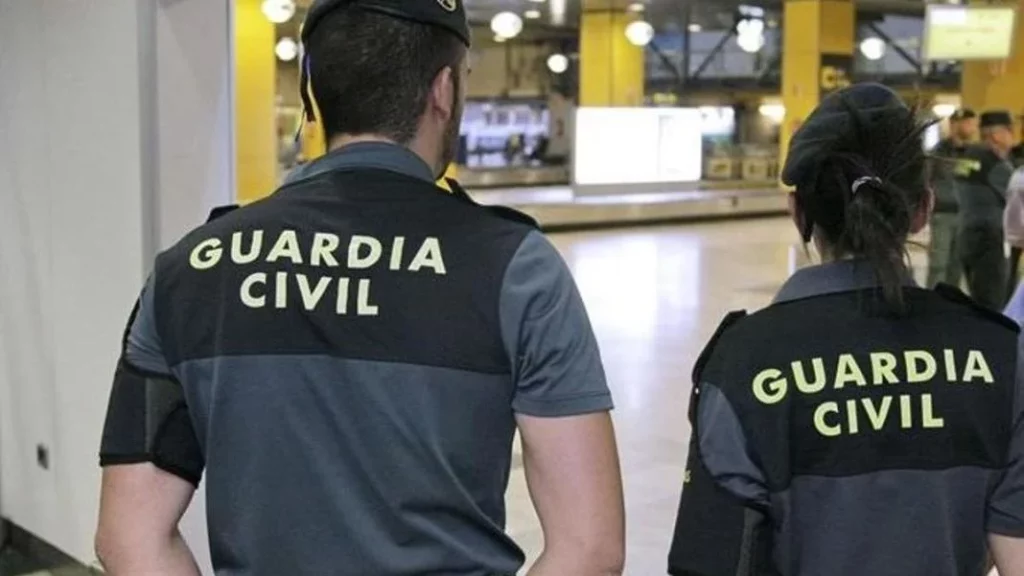 ¿Puede multarme alguien más que la Guardia Civil de Tráfico o la Policía? 26 Motor16 cazar