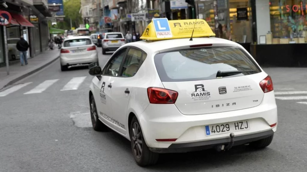 Así es como han cambiado los cursos de la DGT para recuperar los puntos de tu carnet 11 Motor16 obligación