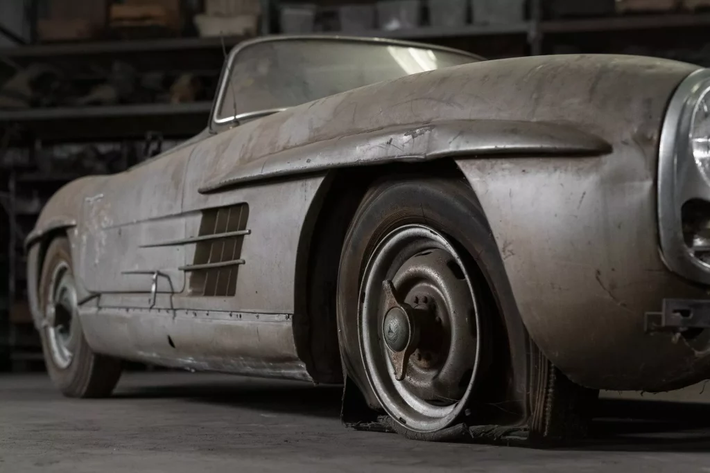 La locura de pagar un millón por algo que parece un Mercedes-Benz 300 SL Roadster 2 Motor16 1957 Mercedes-Benz 300 SL Roadster. RM Sotheby's. Imagen detalle.