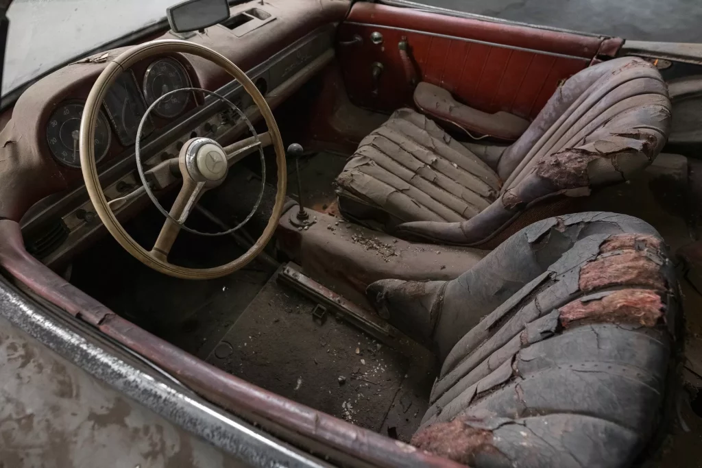 La locura de pagar un millón por algo que parece un Mercedes-Benz 300 SL Roadster 14 Motor16 1957 Mercedes Benz 300 SL Roadster RM 3 Motor16