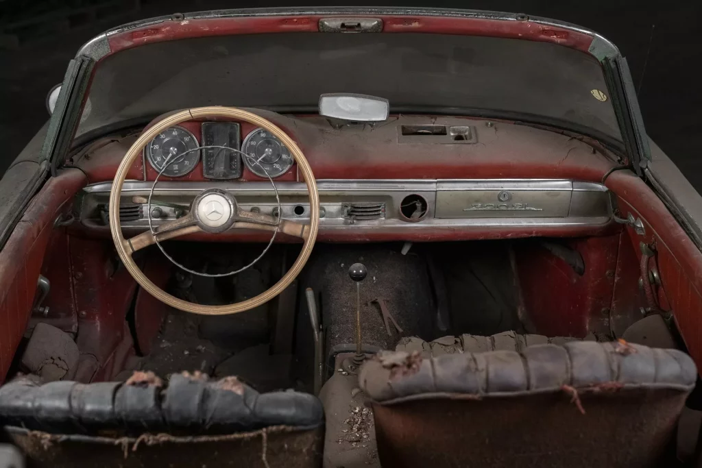 La locura de pagar un millón por algo que parece un Mercedes-Benz 300 SL Roadster 13 Motor16 1957 Mercedes Benz 300 SL Roadster RM 5 Motor16