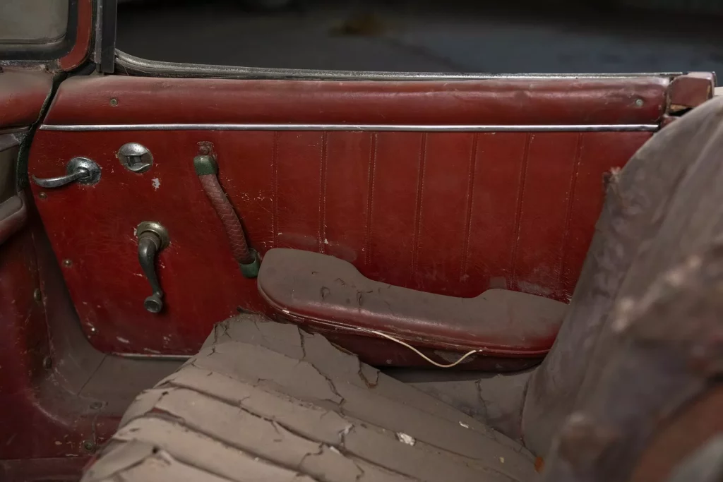 La locura de pagar un millón por algo que parece un Mercedes-Benz 300 SL Roadster 17 Motor16 1957 Mercedes Benz 300 SL Roadster RM 8 Motor16