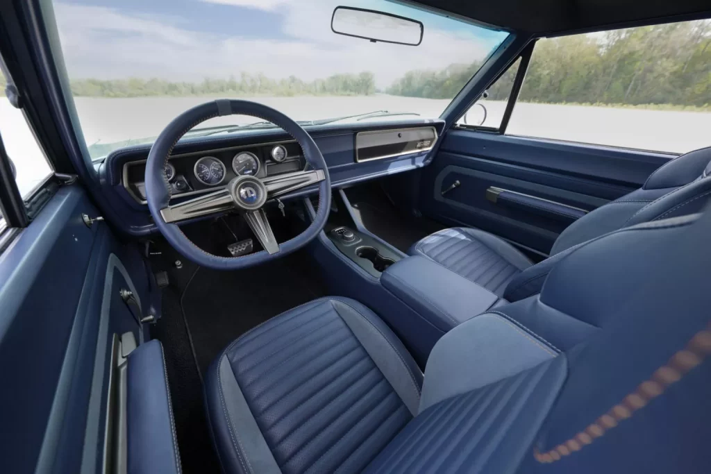 Mopar le pone las pilas a este Plymouth GTX de 1967 para el SEMA 2 Motor16 1967 Plymouth GTX Electromod Concept. SEMA. Imagen interior.