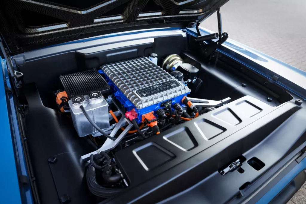 Mopar le pone las pilas a este Plymouth GTX de 1967 para el SEMA 1 Motor16 1967 Plymouth GTX Electromod Concept. SEMA. Imagen motor.