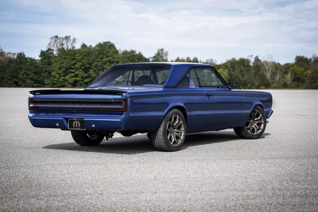 Mopar le pone las pilas a este Plymouth GTX de 1967 para el SEMA 7 Motor16 1967 Plymouth GTX Electromod 5 Motor16