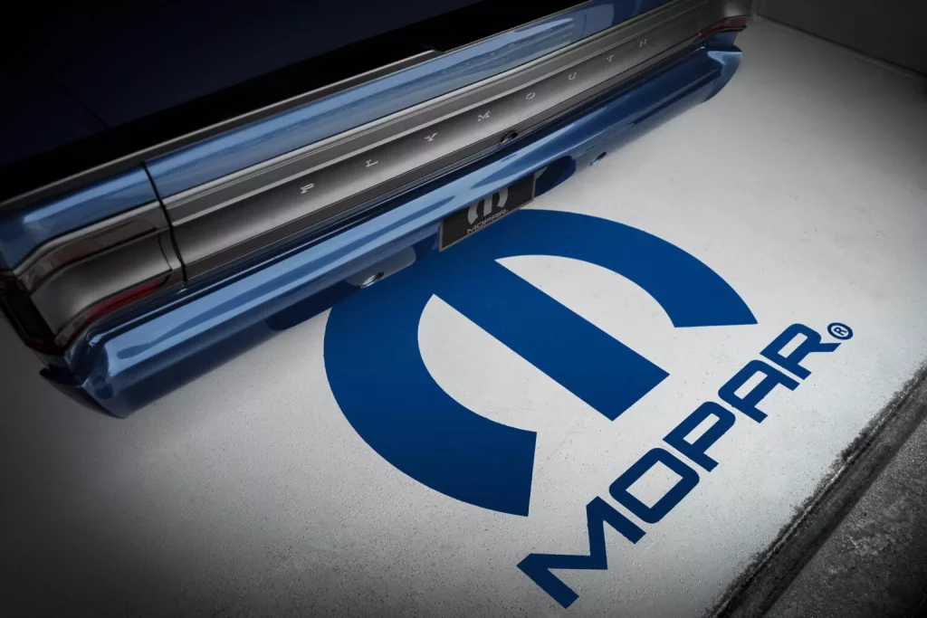 Mopar le pone las pilas a este Plymouth GTX de 1967 para el SEMA 11 Motor16 1967 Plymouth GTX Electromod 6 Motor16