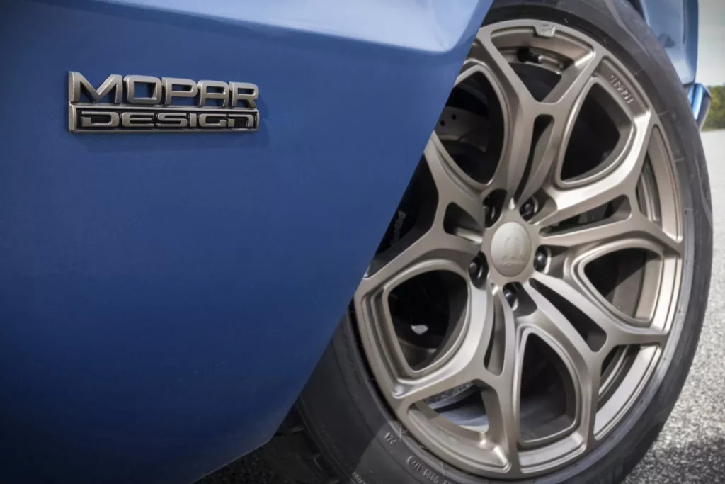 Mopar le pone las pilas a este Plymouth GTX de 1967 para el SEMA 9 Motor16 1967 Plymouth GTX Electromod 9 Motor16