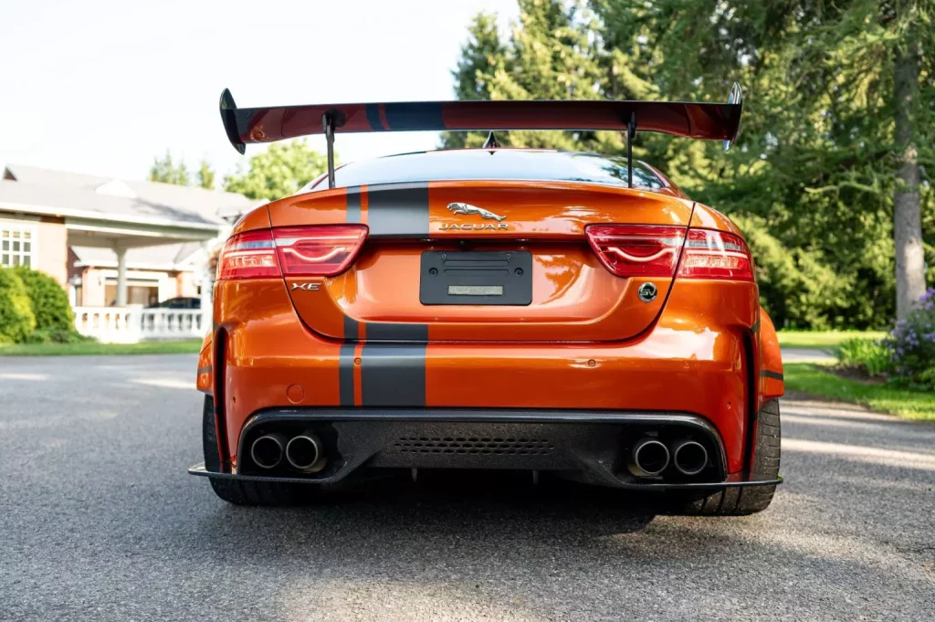 Uno de los 300 Jaguar XE SV Project 8 y a estrenar se vende a precio de F-Type 17 Motor16 2019 Jaguar XE SV Project 8 BaT 11 Motor16