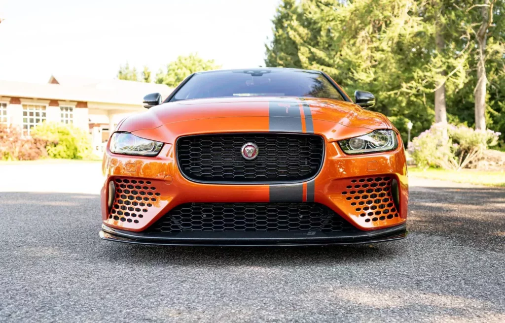 Uno de los 300 Jaguar XE SV Project 8 y a estrenar se vende a precio de F-Type 6 Motor16 2019 Jaguar XE SV Project 8 BaT 15 Motor16
