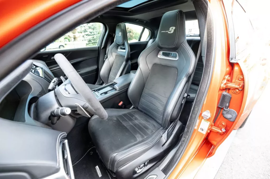 Uno de los 300 Jaguar XE SV Project 8 y a estrenar se vende a precio de F-Type 20 Motor16 2019 Jaguar XE SV Project 8 BaT 17 Motor16