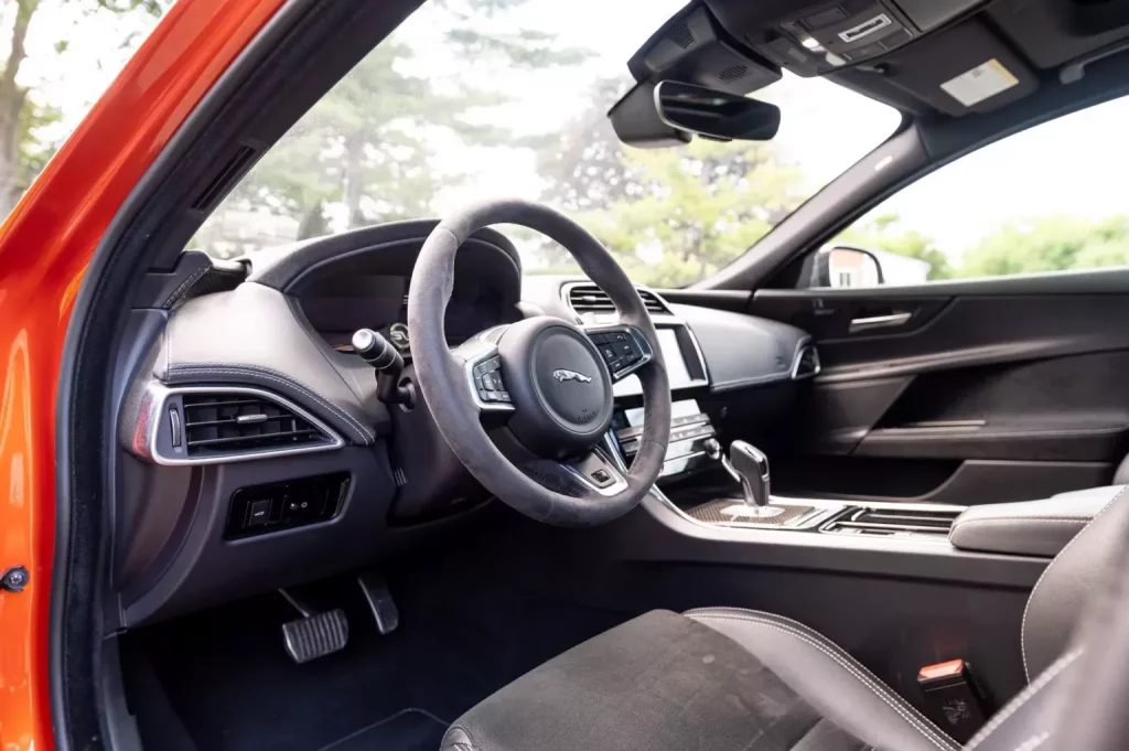 Uno de los 300 Jaguar XE SV Project 8 y a estrenar se vende a precio de F-Type 22 Motor16 2019 Jaguar XE SV Project 8 BaT 19 Motor16