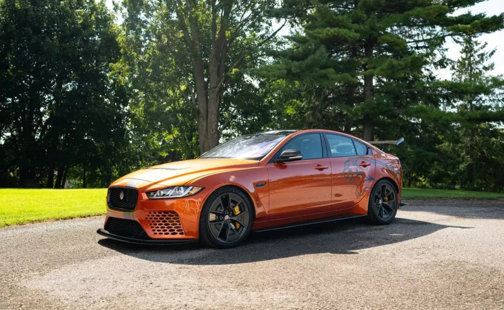 Uno de los 300 Jaguar XE SV Project 8 y a estrenar se vende a precio de F-Type 9 Motor16 2019 Jaguar XE SV Project 8 BaT 4 Motor16